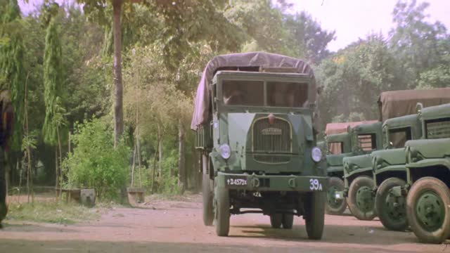 Moviesda.Mobi - Friends 2001 Original 720p HD (950 MB).mp4